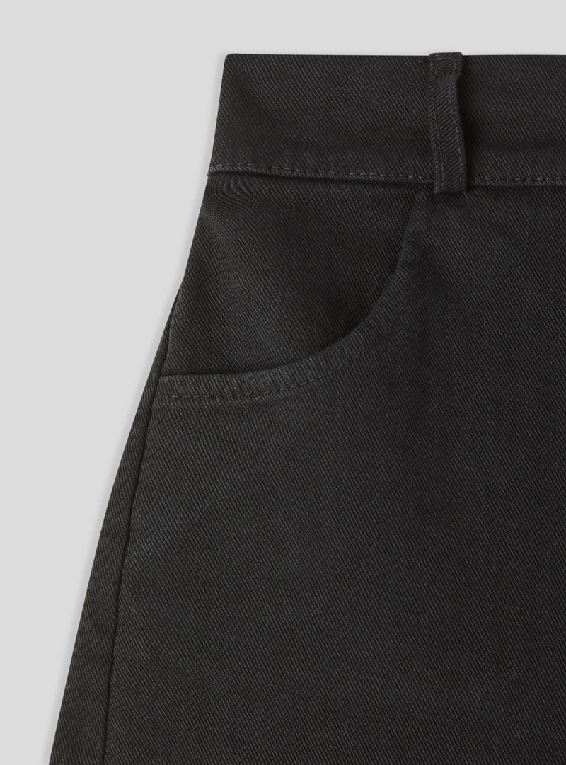 Shorts tinta unita sfrangiati