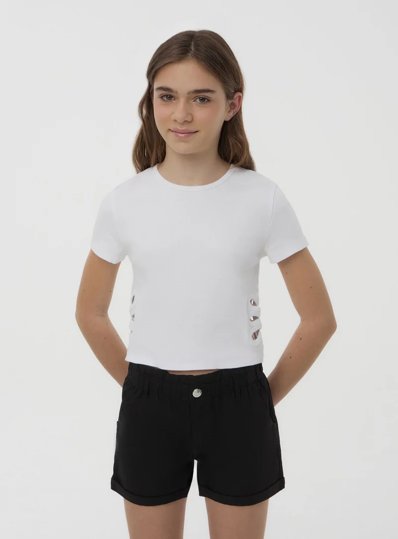 T-shirt crop con dettagli cut-out