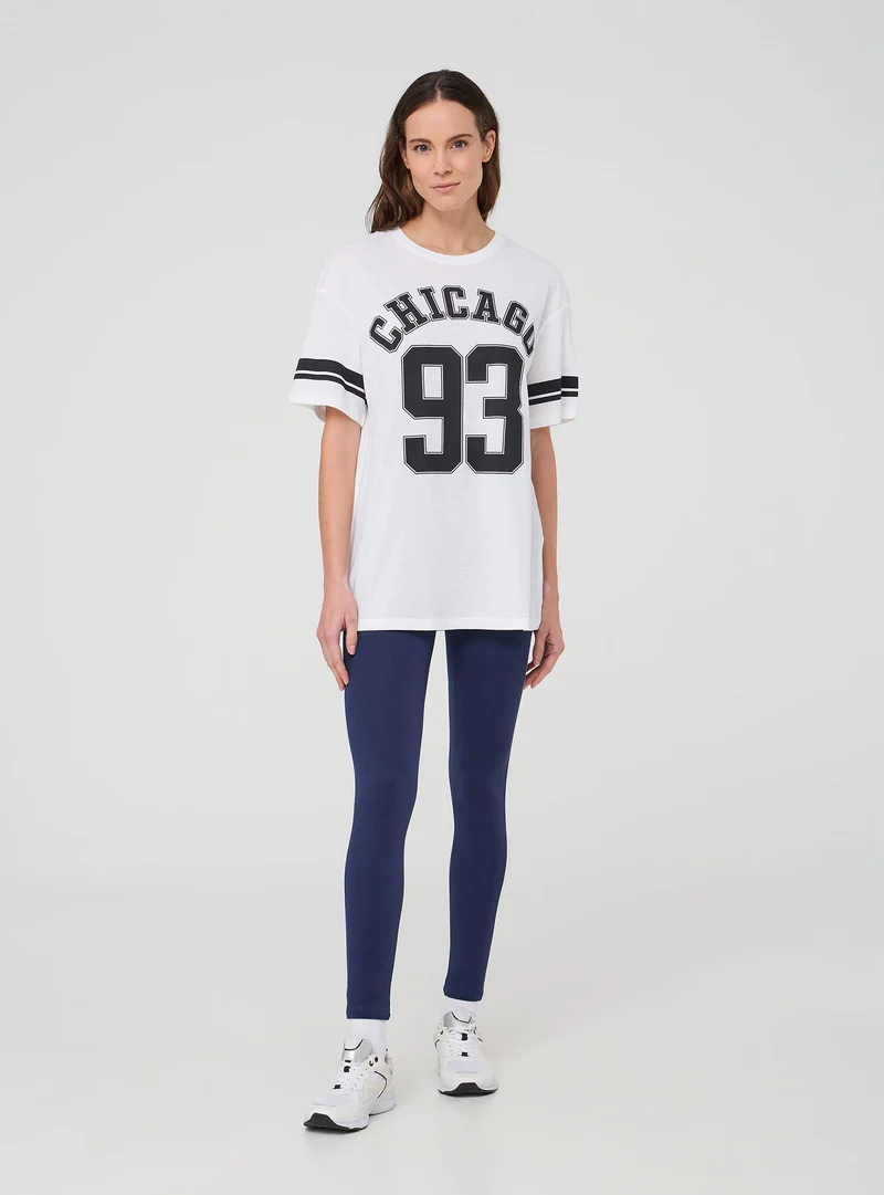 T-shirt maxi con stampa college e bande