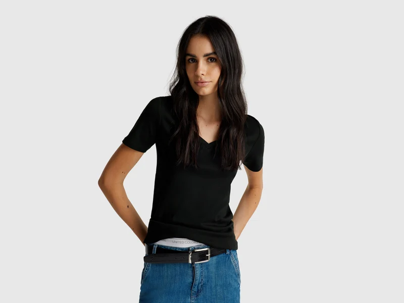 T-shirt in puro cotone con scollo a V