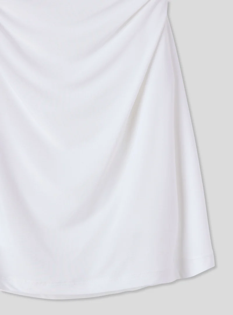 Vestito con allacciatura al collo