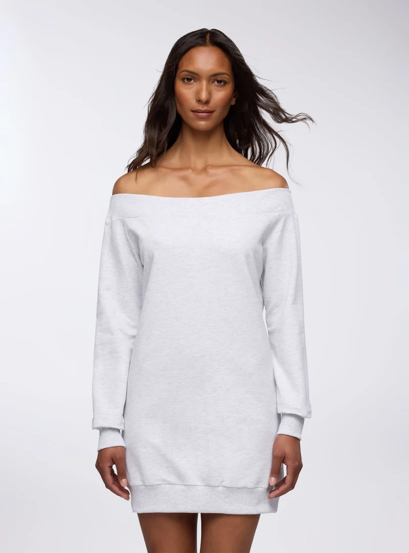 Vestito a felpa con spalle scoperte