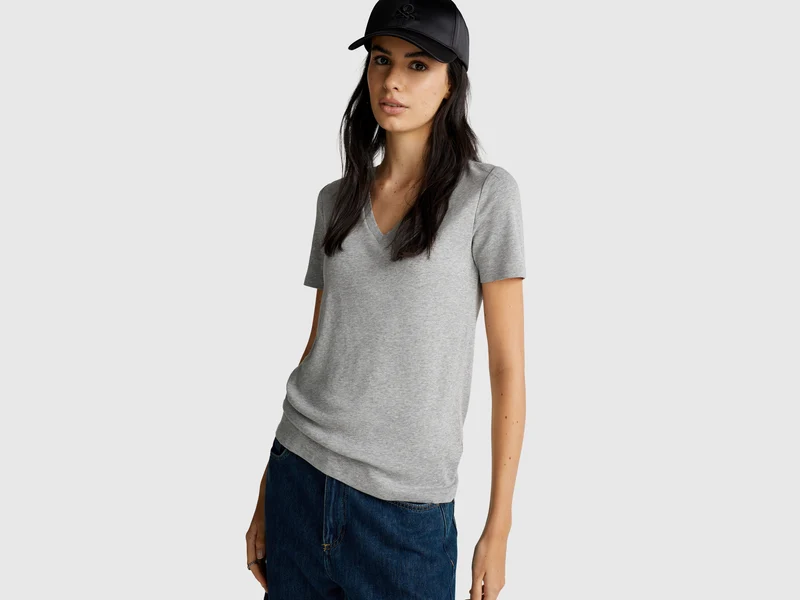 T-shirt in puro cotone con scollo a V