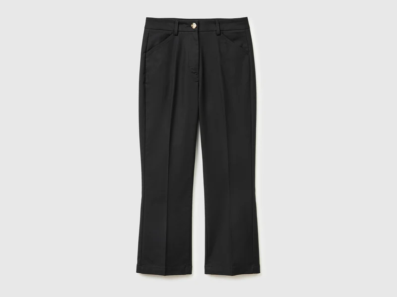 Pantaloni a trombetta