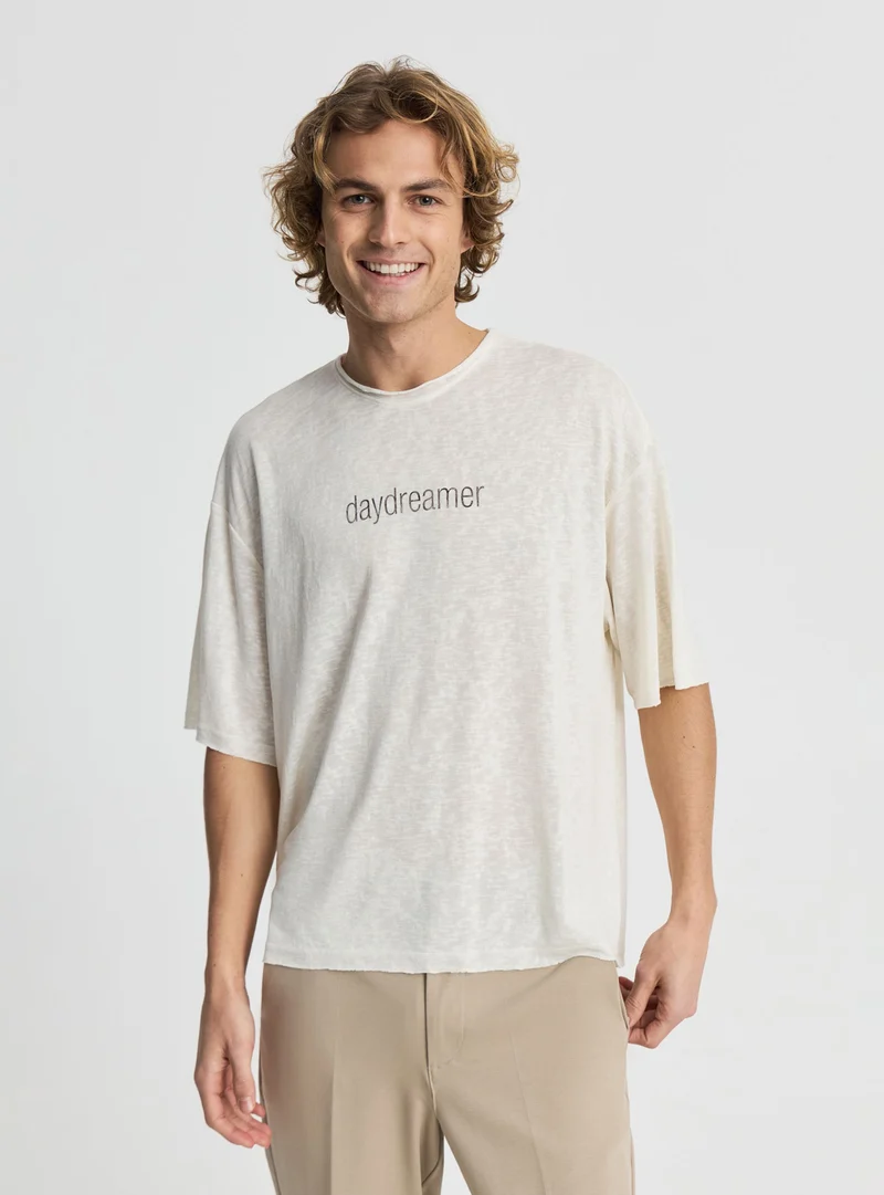 T-shirt crop con scritta