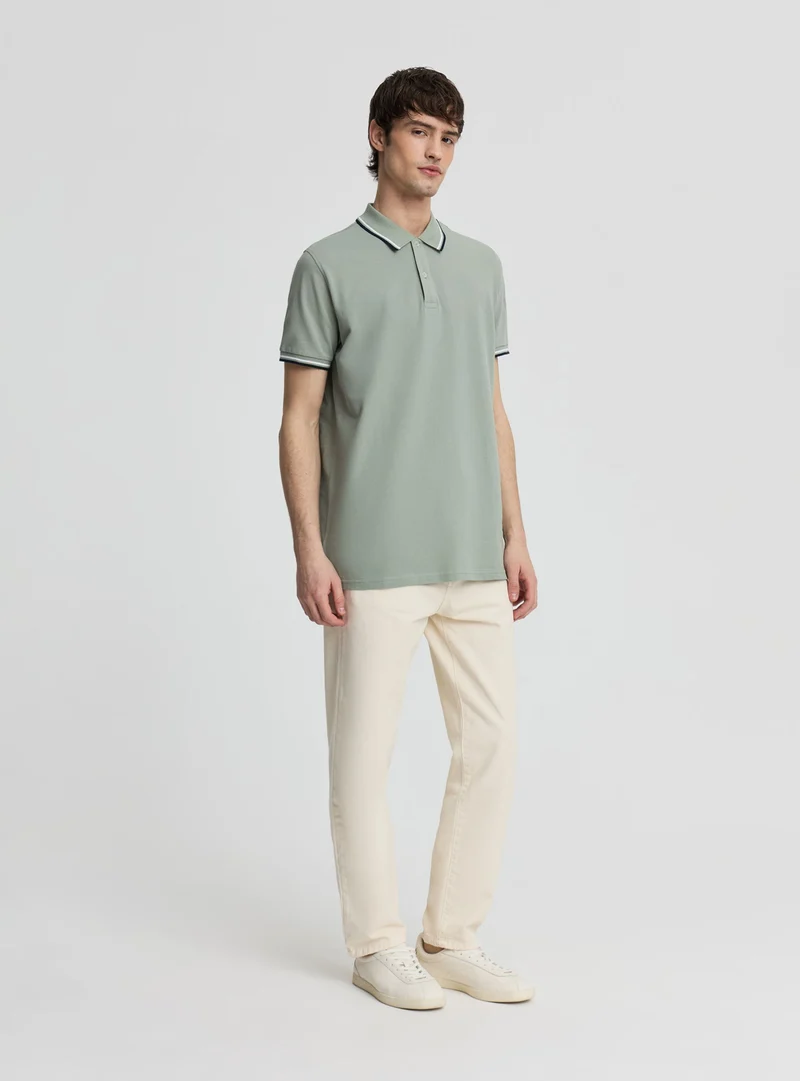 T-shirt polo con profili a contrasto