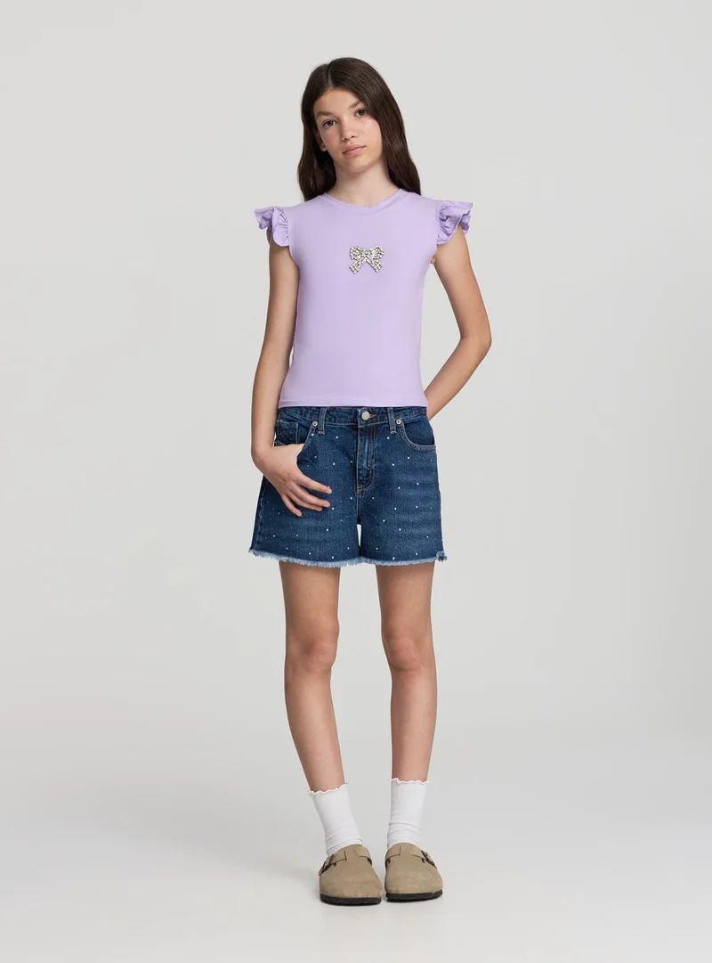 T-shirt con maniche a volant e applicazione fiocco gioiello