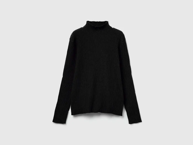 Maglia con collo alto a costine