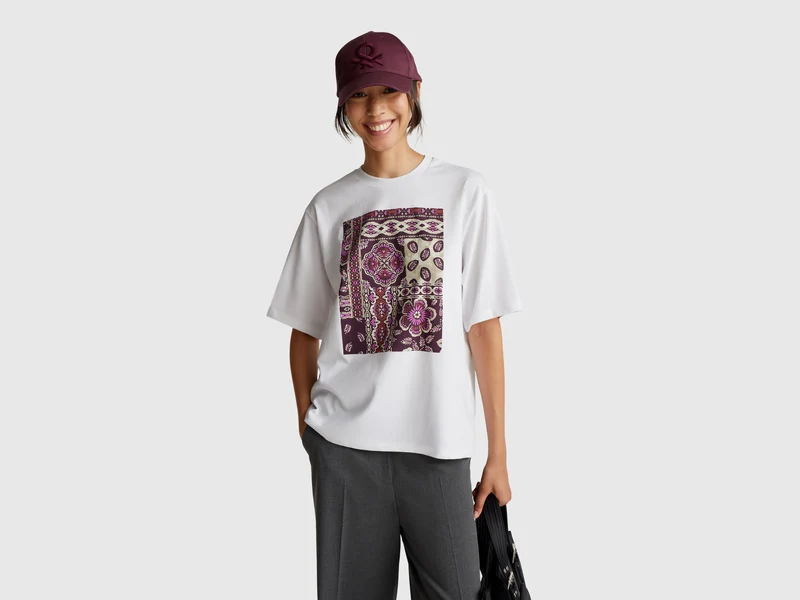 T-shirt con stampa bandana