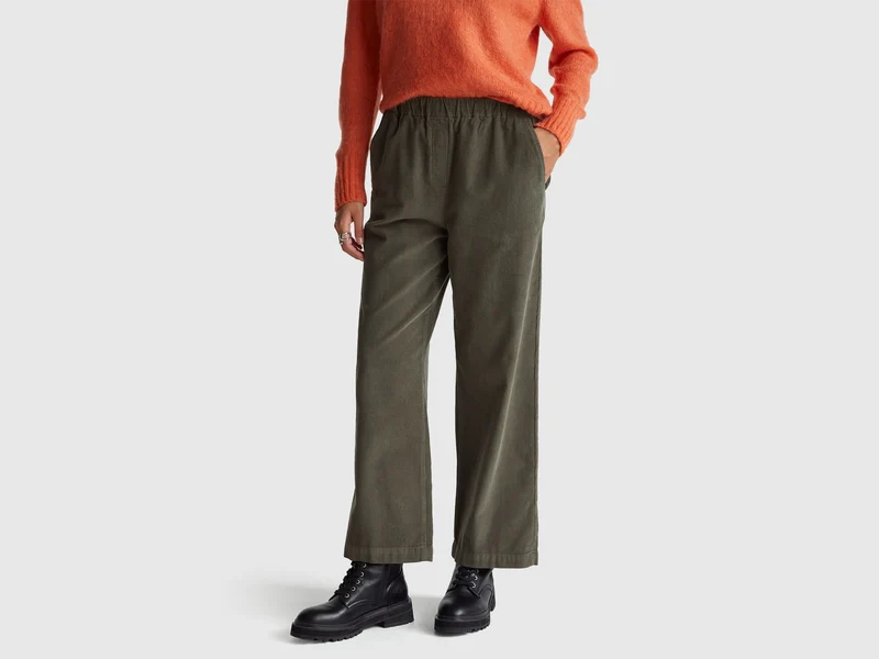 Pantaloni ampi in velluto