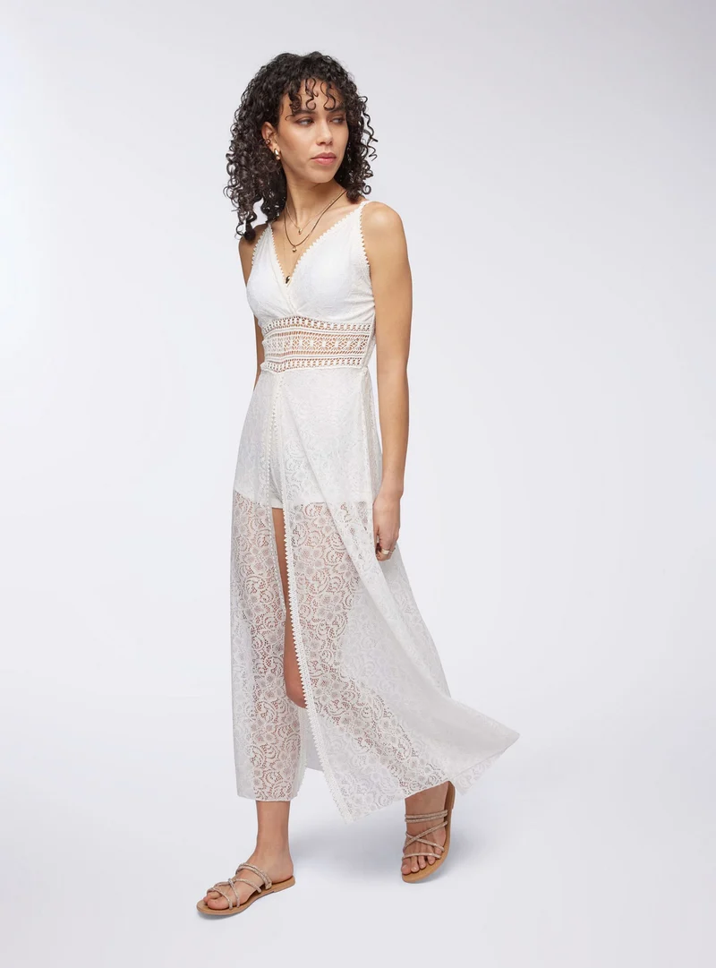 Vestito lungo in pizzo con shorts