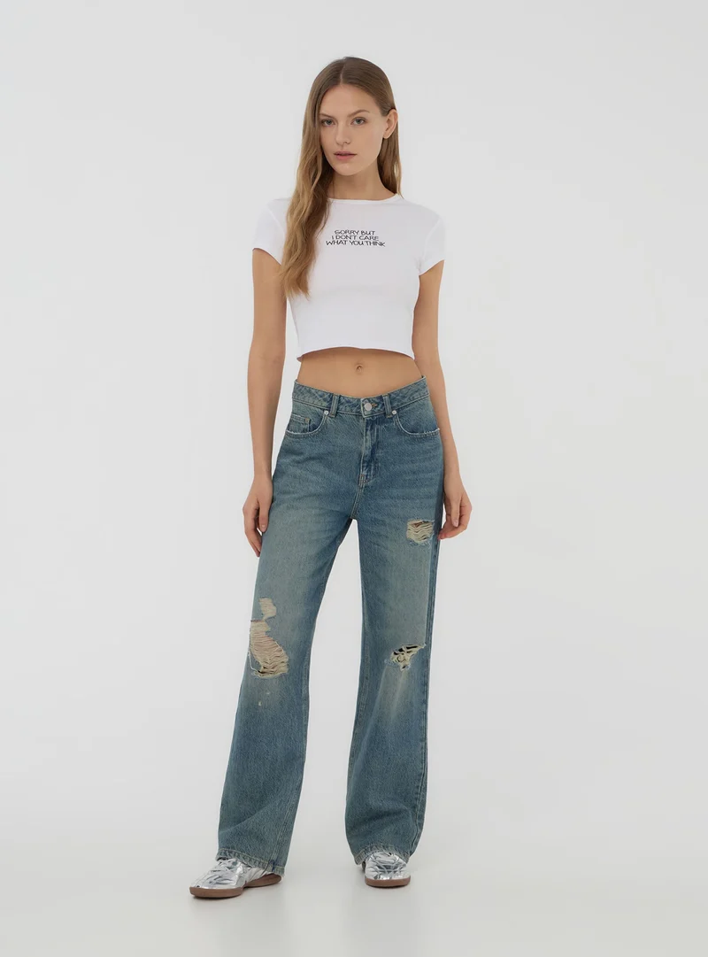 T-shirt crop con scritta divertente