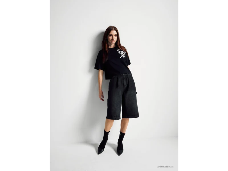 T-shirt boxy fit con applicazione