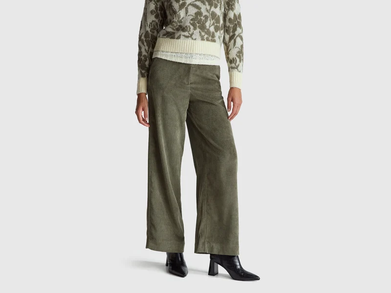Pantaloni svasati in velluto