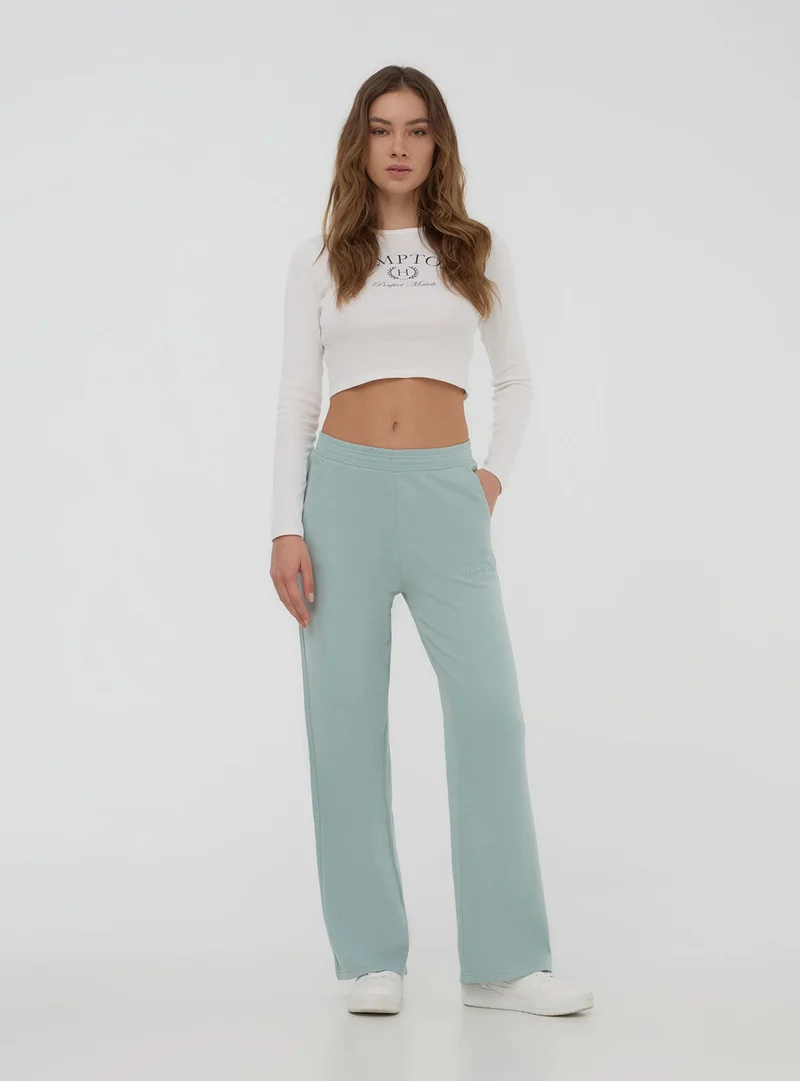 Pantaloni tuta wide leg con ricamo college