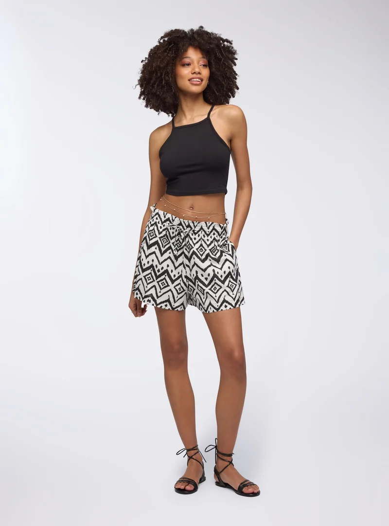 Shorts fantasia etnica con coulisse