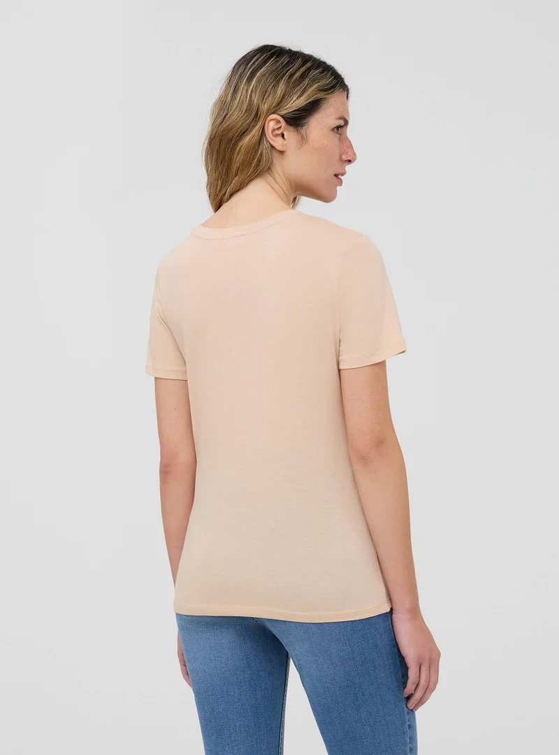 T-shirt con scritta laminata