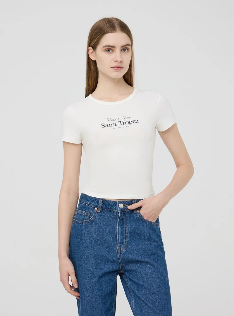 T-shirt con scritta frontale