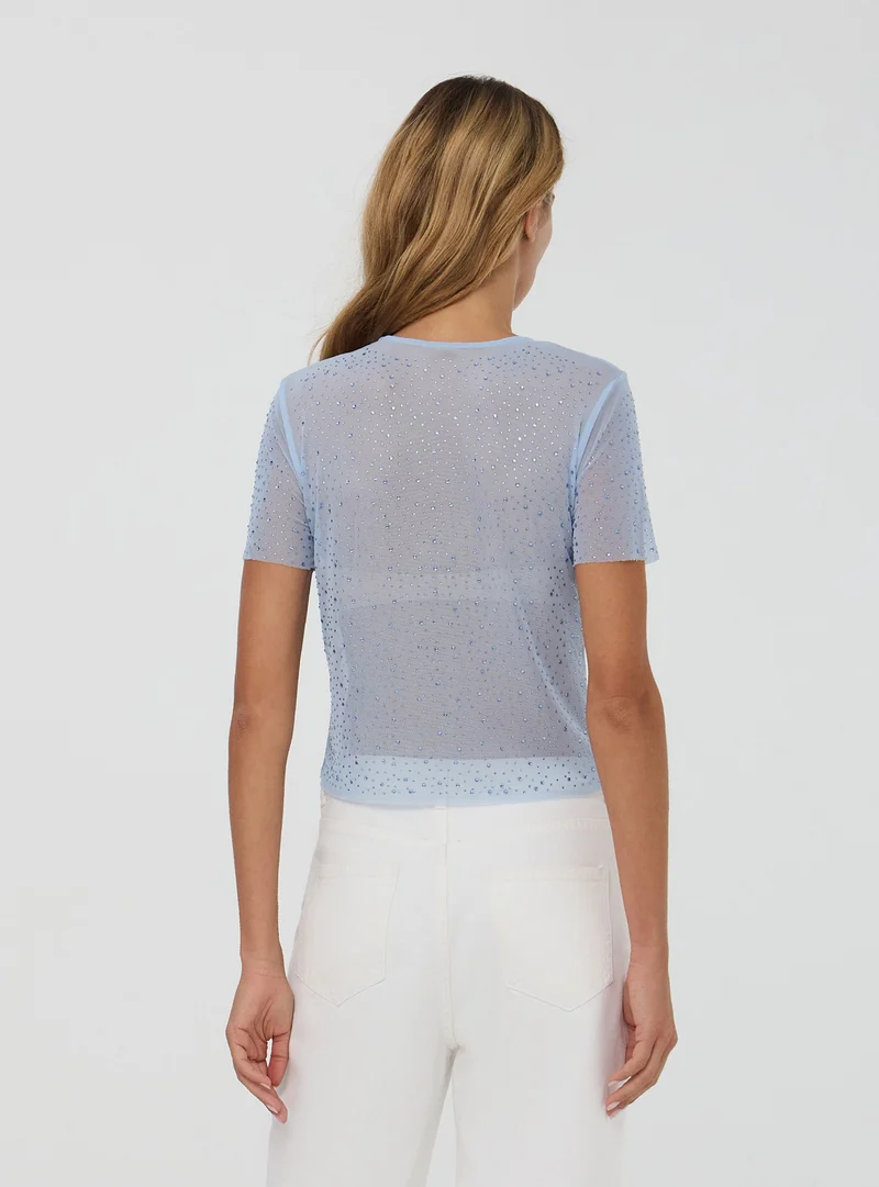 T-shirt in tulle con strass all-over
