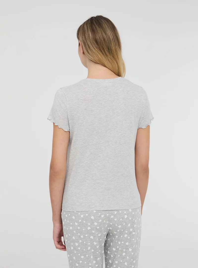 T-shirt del pigiama con scritta e gattino