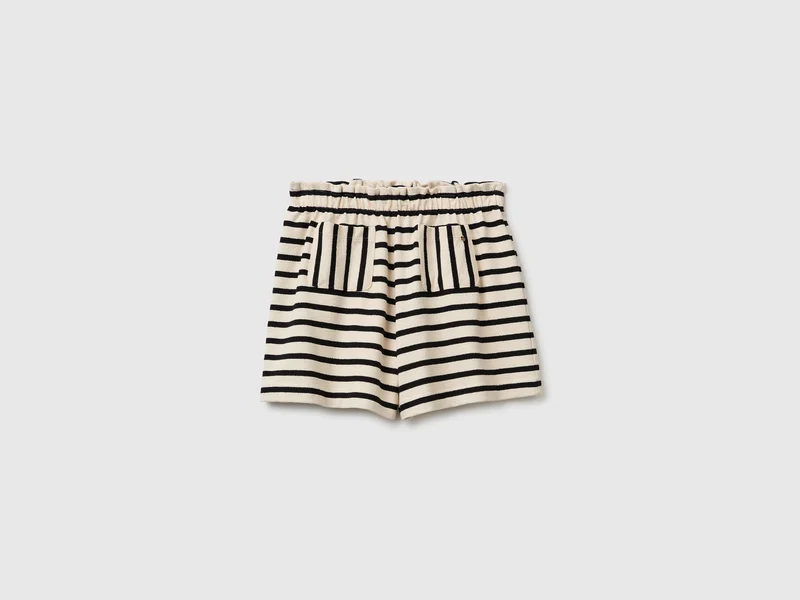 Shorts a righe con taschini