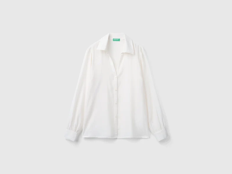 Camicia con scollo a V