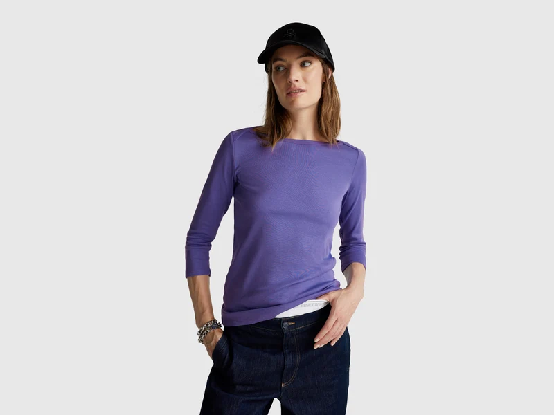 T-shirt con scollo a barchetta