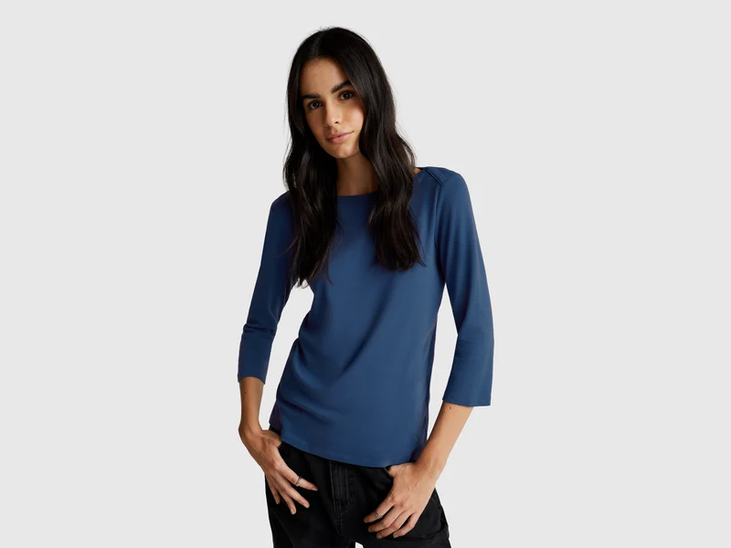 T-shirt con scollo a barchetta