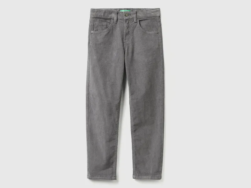 Pantaloni slim fit in velluto stretch