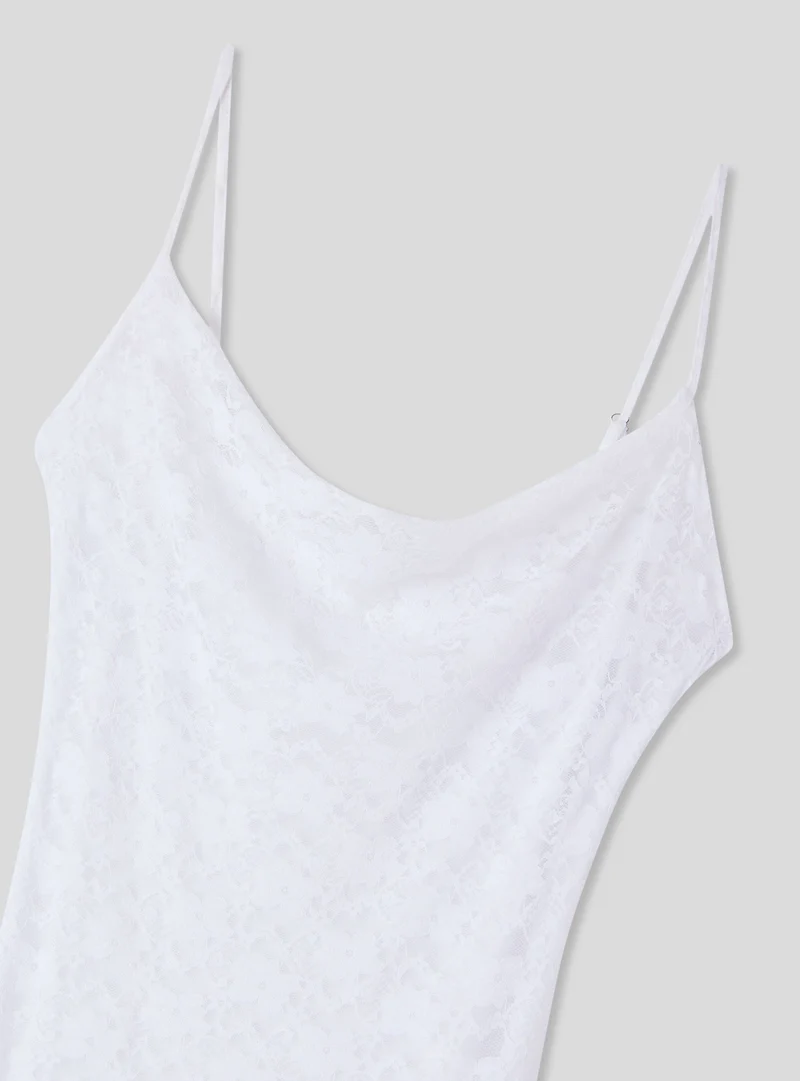 Vestito lungo in pizzo con spalline sottili