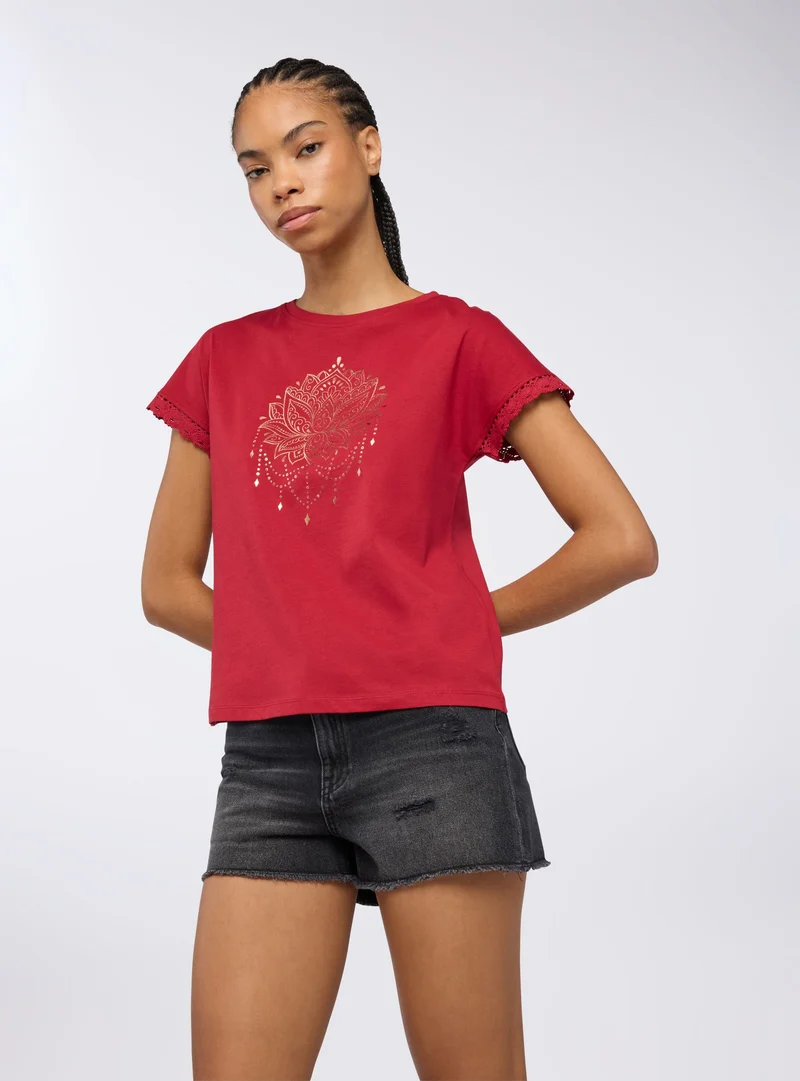 T-shirt stampa mangala con pizzo