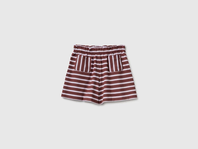 Shorts a righe con taschini