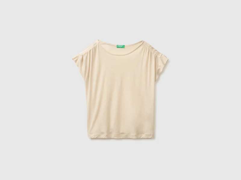 T-shirt con arriccio