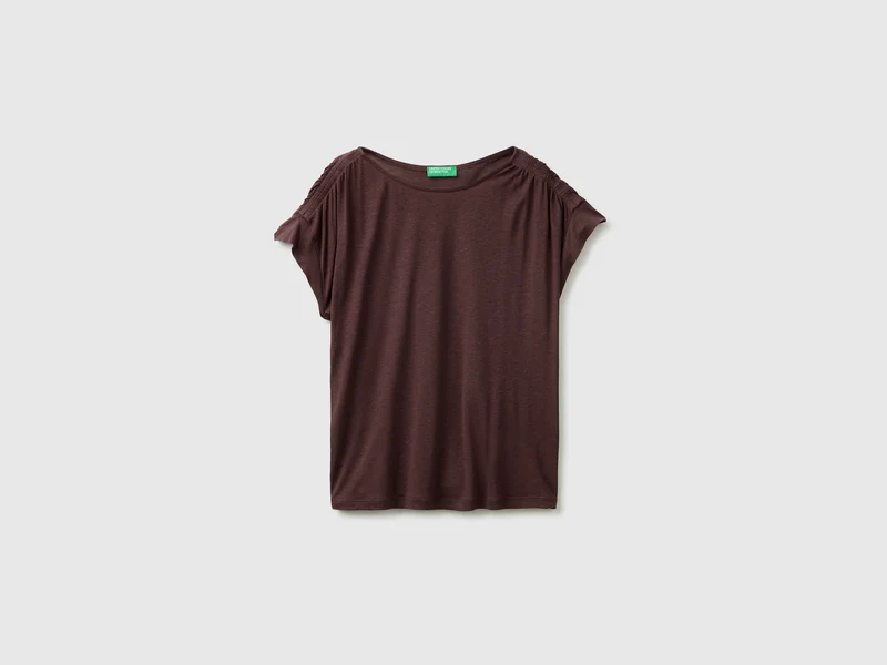 T-shirt con arriccio
