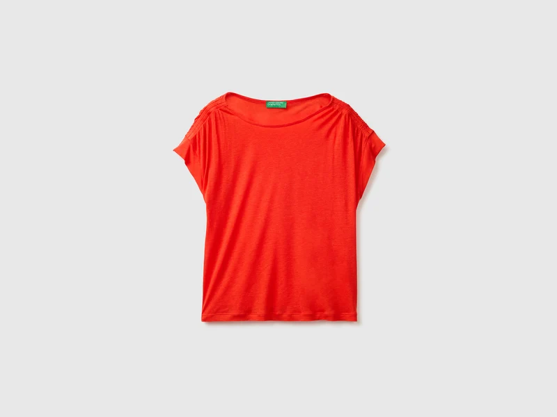 T-shirt con arriccio