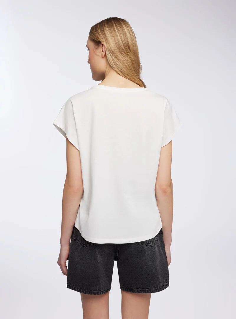T-shirt ampia con farfalla di paillettes