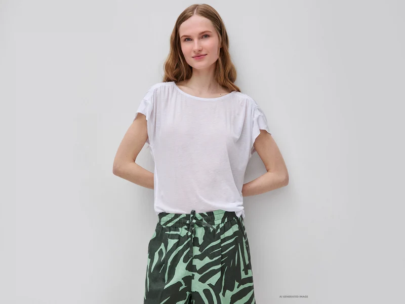 T-shirt con arriccio