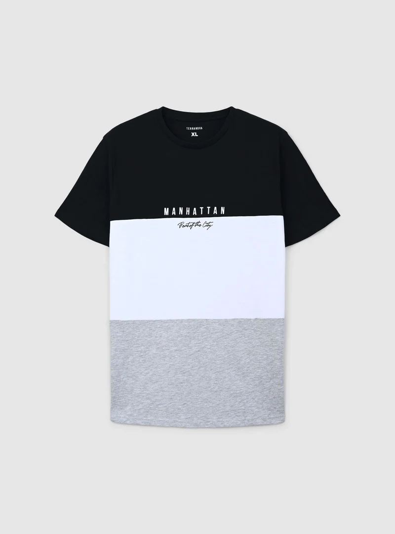 T-shirt block color con scritta