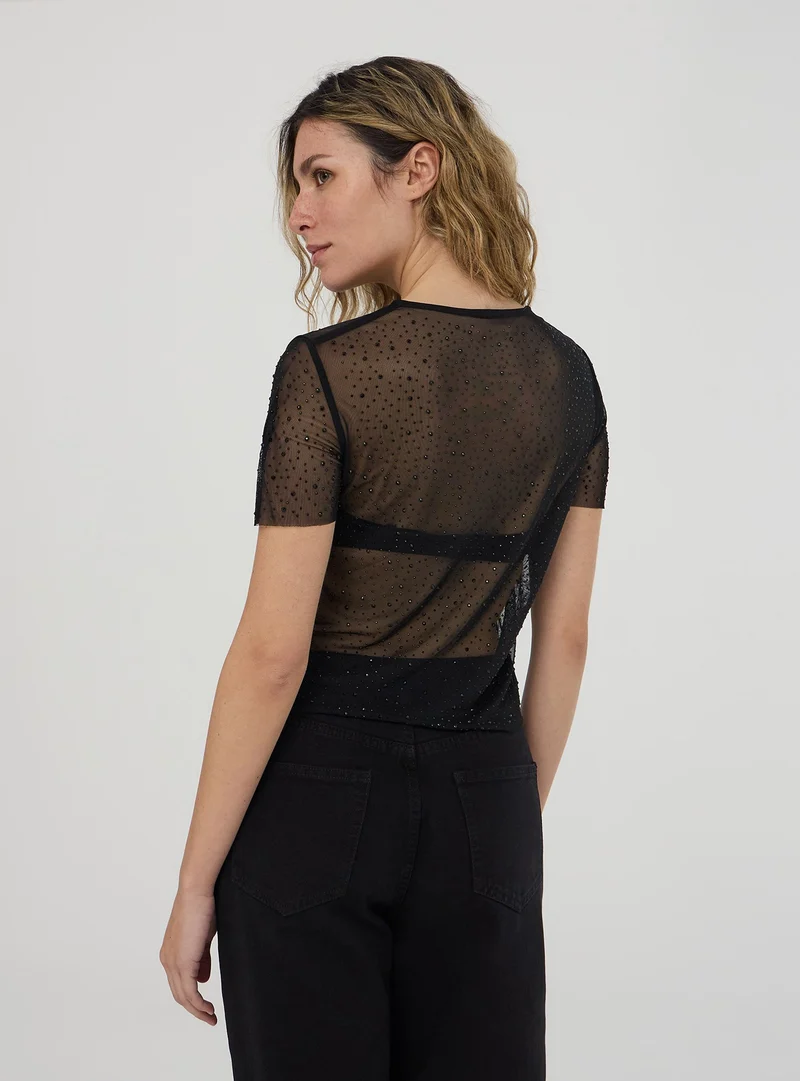 T-shirt in tulle con strass all-over