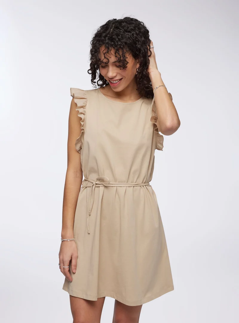Vestito con cinturina e balze