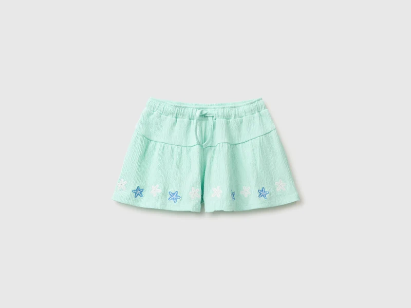 Shorts svasati con ricami