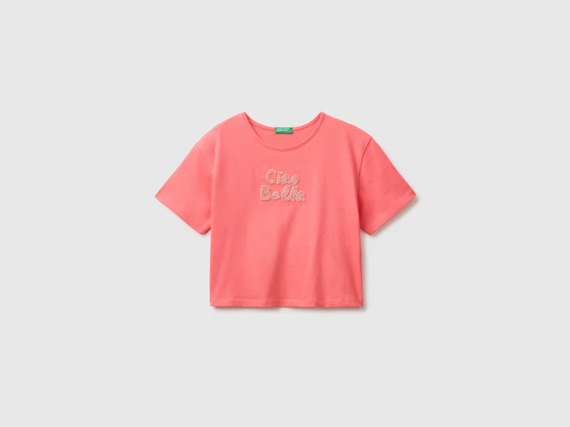 T-shirt con stampa e perline
