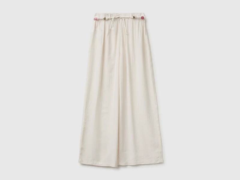 Pantaloni ampi con cinturina