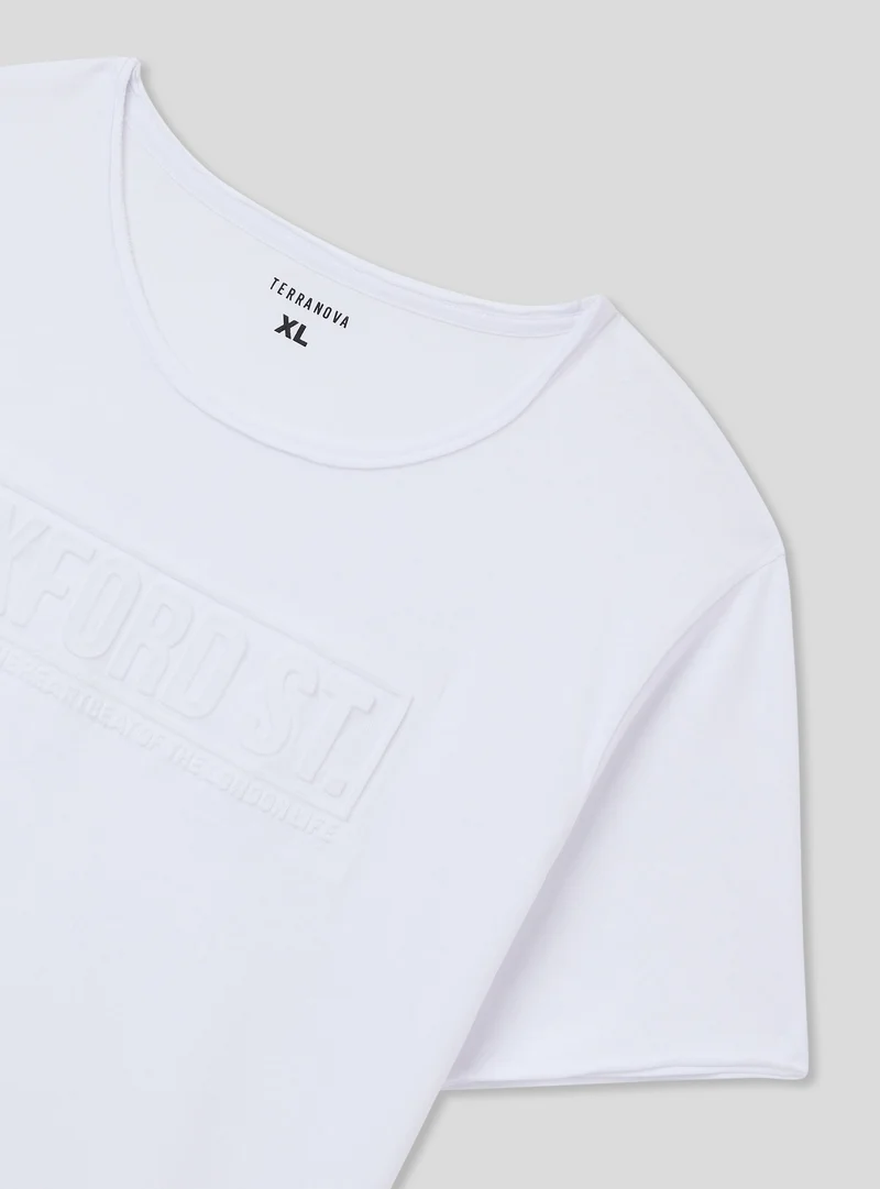 T-shirt taglio vivo con scritta 3D