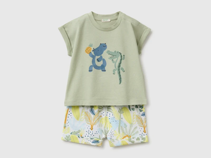 Completino t-shirt e shorts stampati
