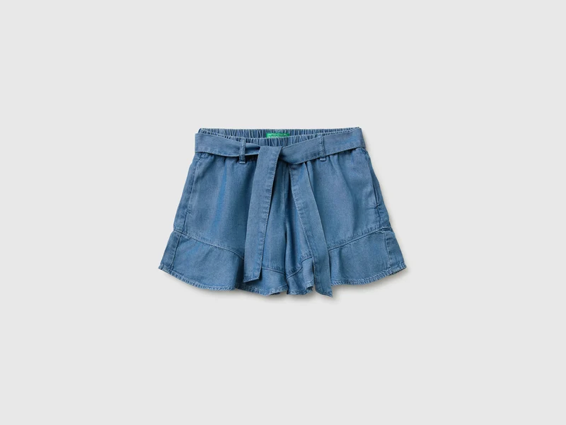 Shorts con balze