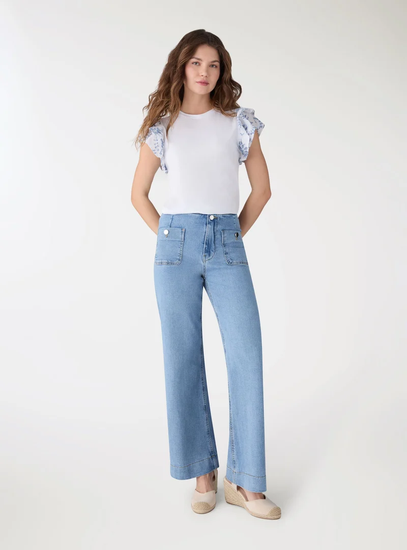 T-shirt con maniche a volant sangallo