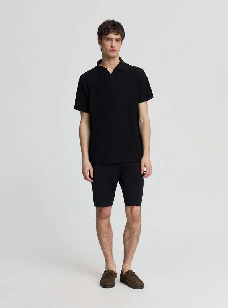 T-shirt polo a tinta unita effetto maglia