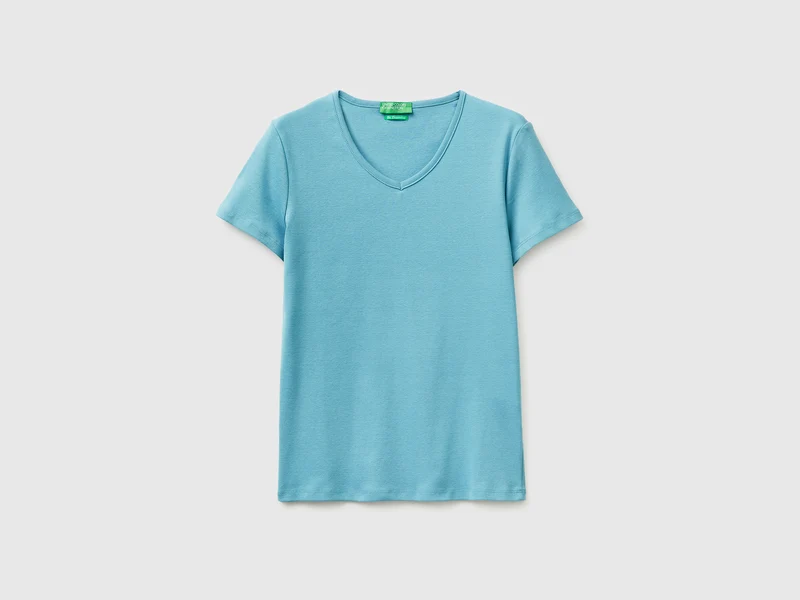 T-shirt slim fit con scollo a V