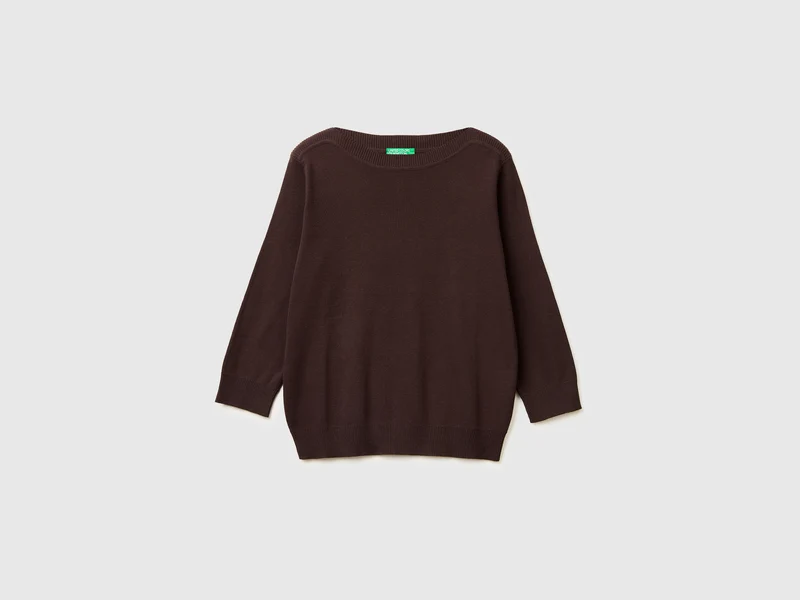 Maglia marrone con scollo a barchetta